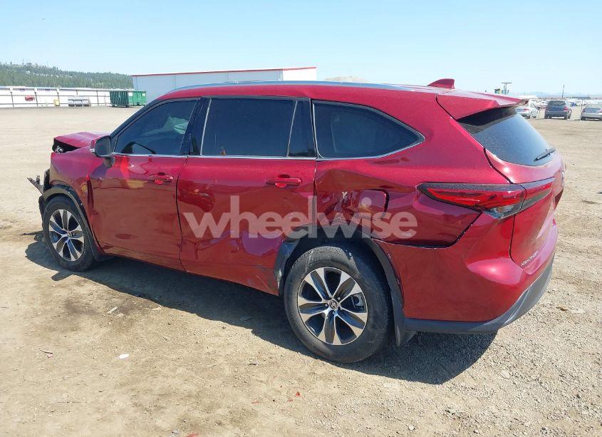 Photo 3 of 2020 Toyota Highlander XLE (VIN 5TDGZRBH1LS024062)