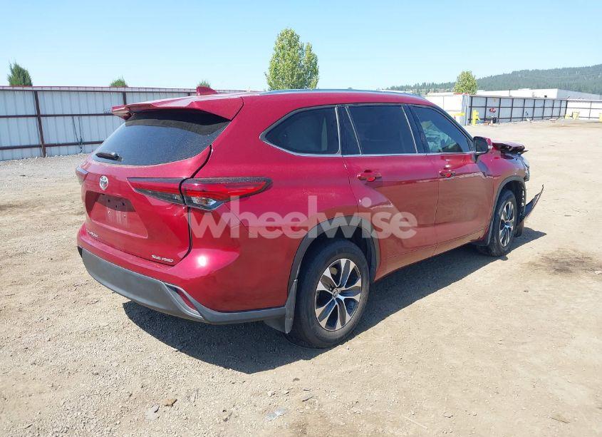 Photo 4 of 2020 Toyota Highlander XLE (VIN 5TDGZRBH1LS024062)