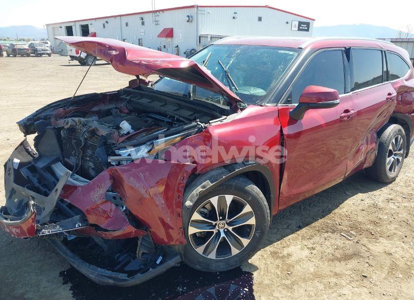 Photo 6 of 2020 Toyota Highlander XLE (VIN 5TDGZRBH1LS024062)