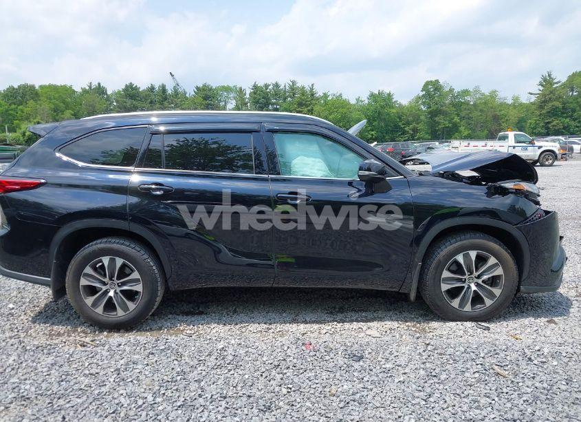 Photo 13 of 2020 Toyota Highlander XLE (VIN 5TDGZRBH1LS029696)