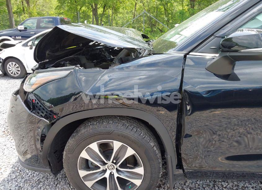 Photo 6 of 2020 Toyota Highlander XLE (VIN 5TDGZRBH1LS029696)