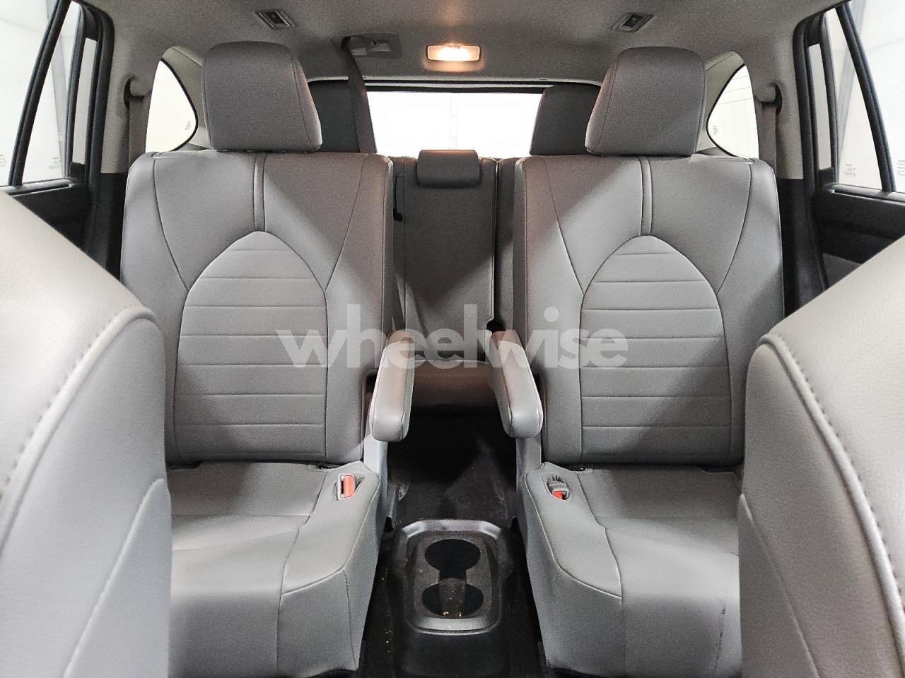 Photo 10 of 2021 TOYOTA HIGHLANDER XLE (VIN 5TDGZRBH1MS078379)