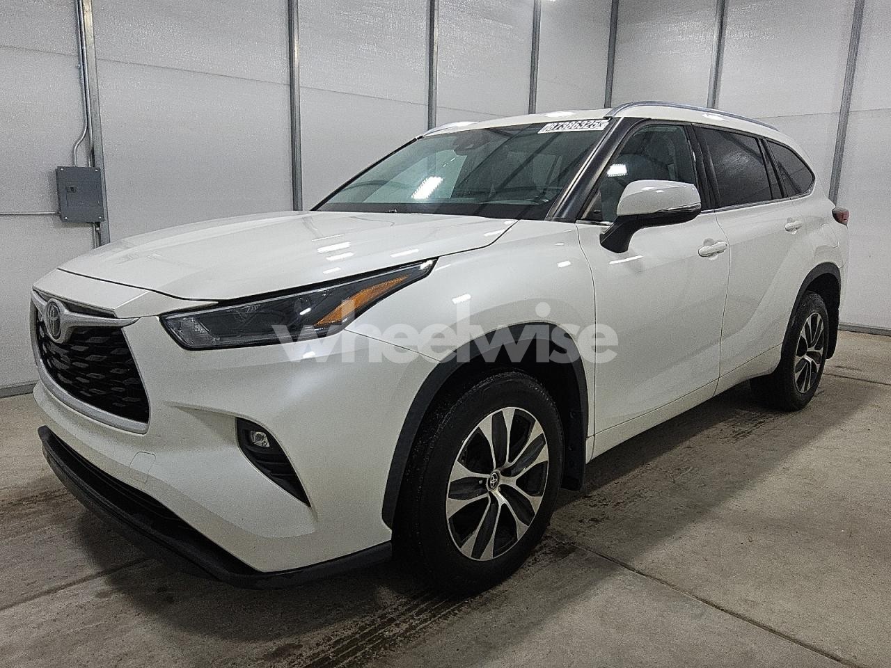 2021 TOYOTA HIGHLANDER XLE (VIN 5TDGZRBH1MS078379) main photo