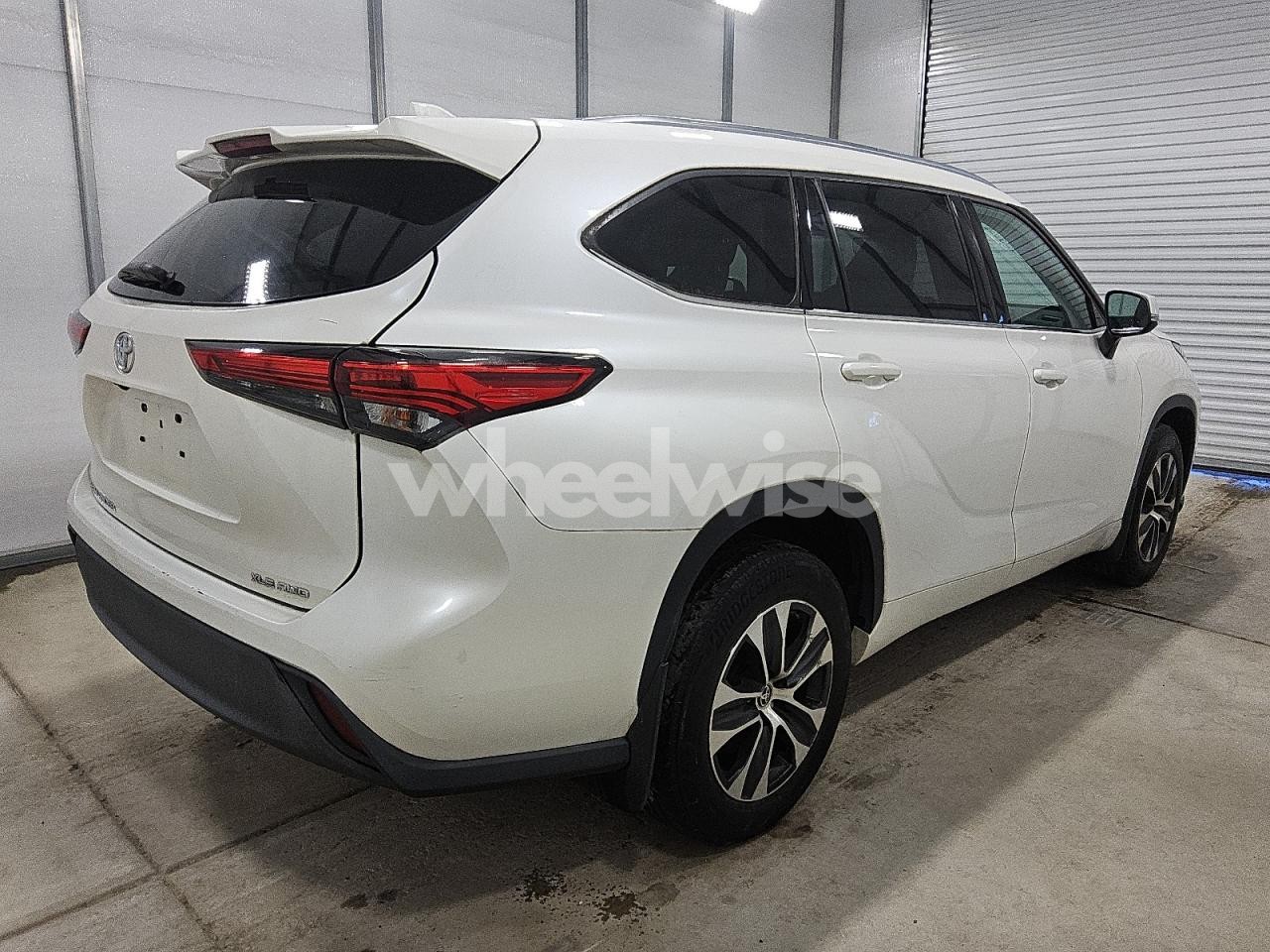 Photo 3 of 2021 TOYOTA HIGHLANDER XLE (VIN 5TDGZRBH1MS078379)