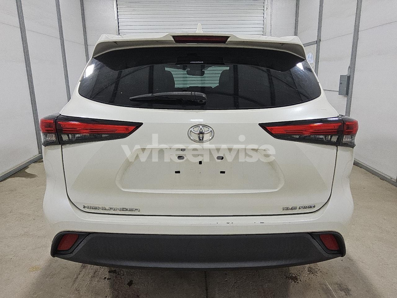 Photo 6 of 2021 TOYOTA HIGHLANDER XLE (VIN 5TDGZRBH1MS078379)