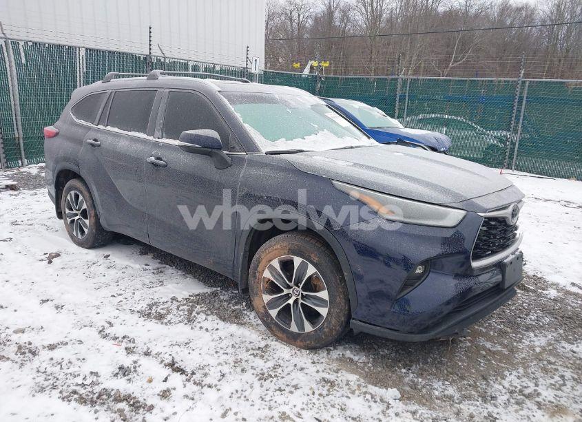 2021 Toyota Highlander XLE (VIN 5TDGZRBH1MS142551) main photo