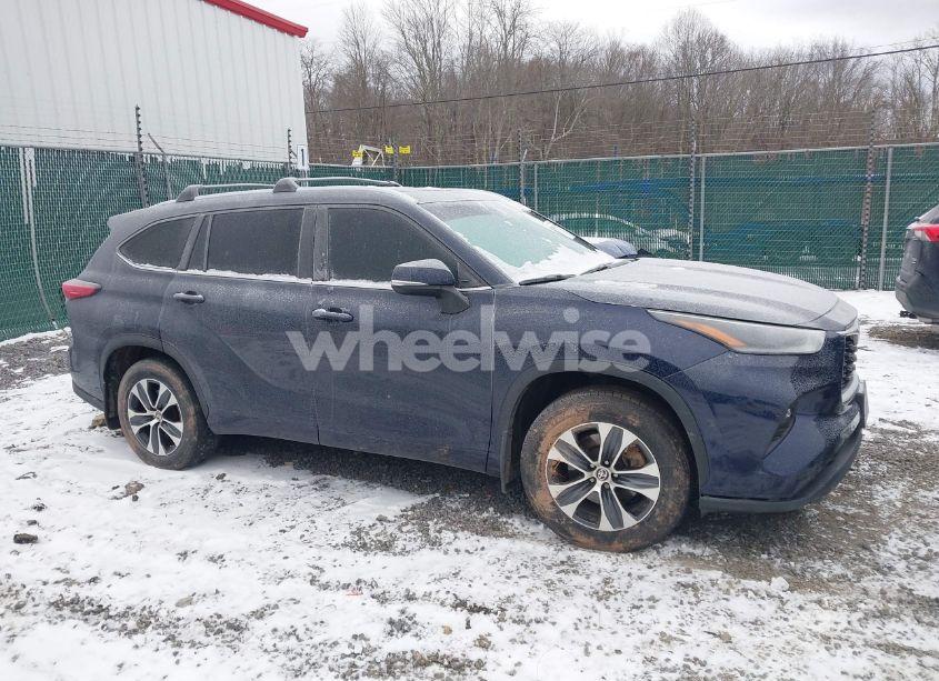 Photo 13 of 2021 Toyota Highlander XLE (VIN 5TDGZRBH1MS142551)