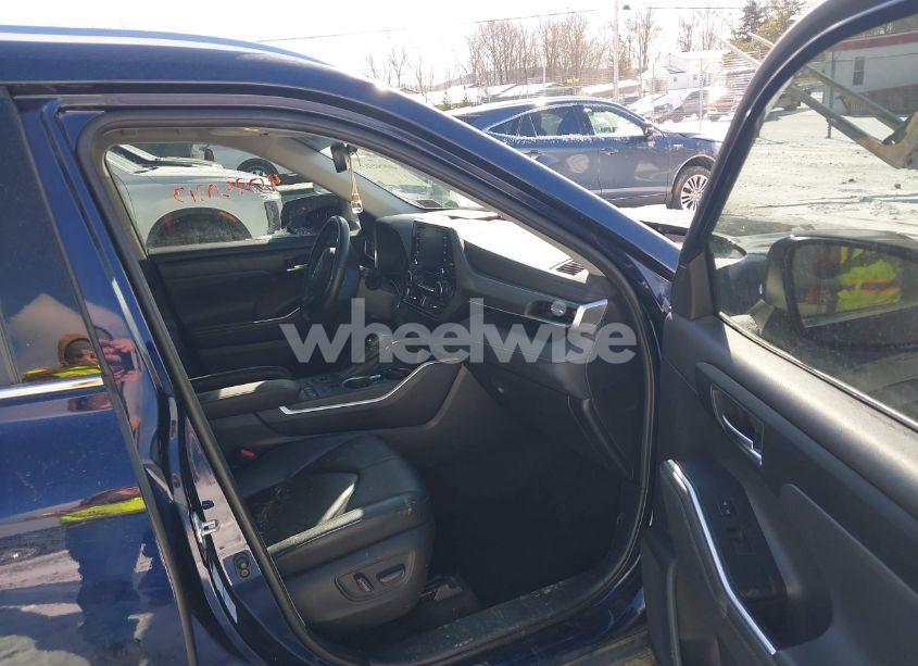 Photo 5 of 2021 Toyota Highlander XLE (VIN 5TDGZRBH1MS142551)