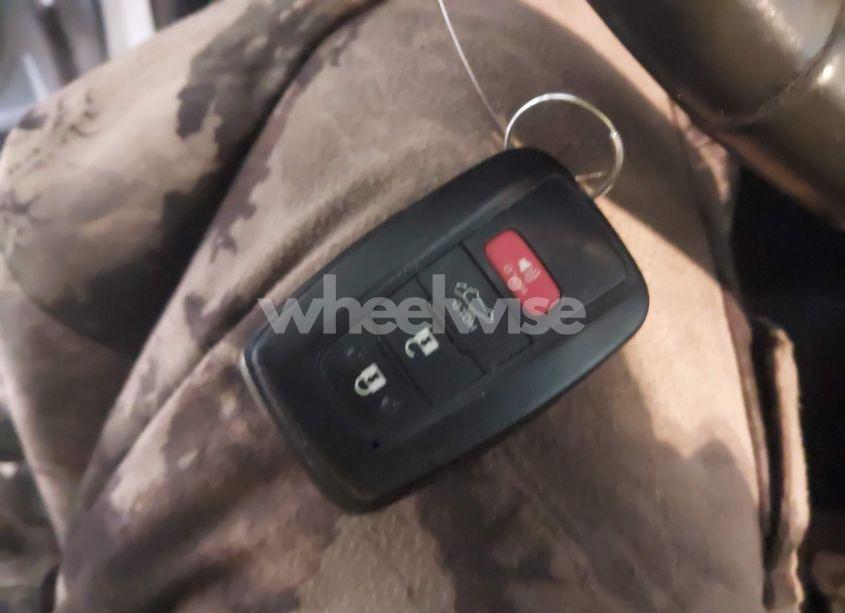 Photo 11 of 2021 Toyota Highlander XLE (VIN 5TDGZRBH1MS150083)