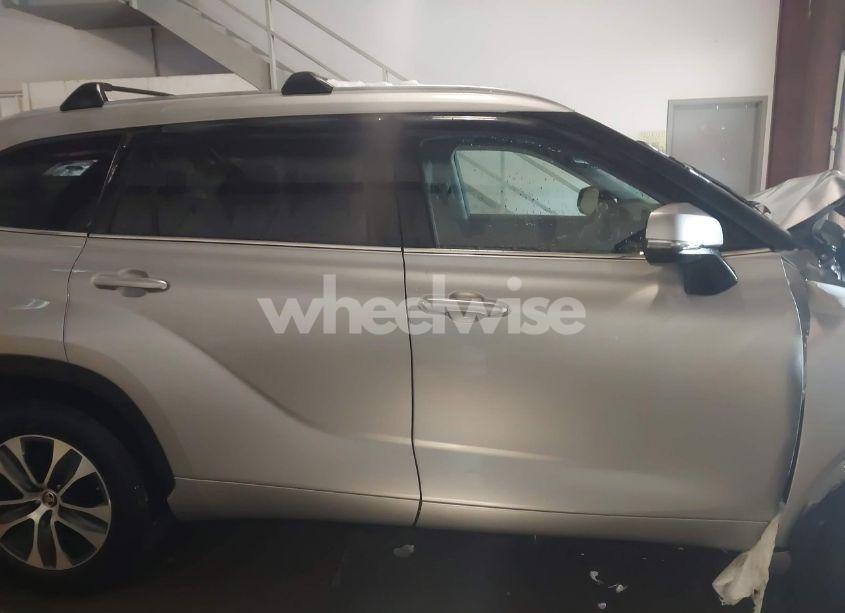 Photo 14 of 2021 Toyota Highlander XLE (VIN 5TDGZRBH1MS150083)