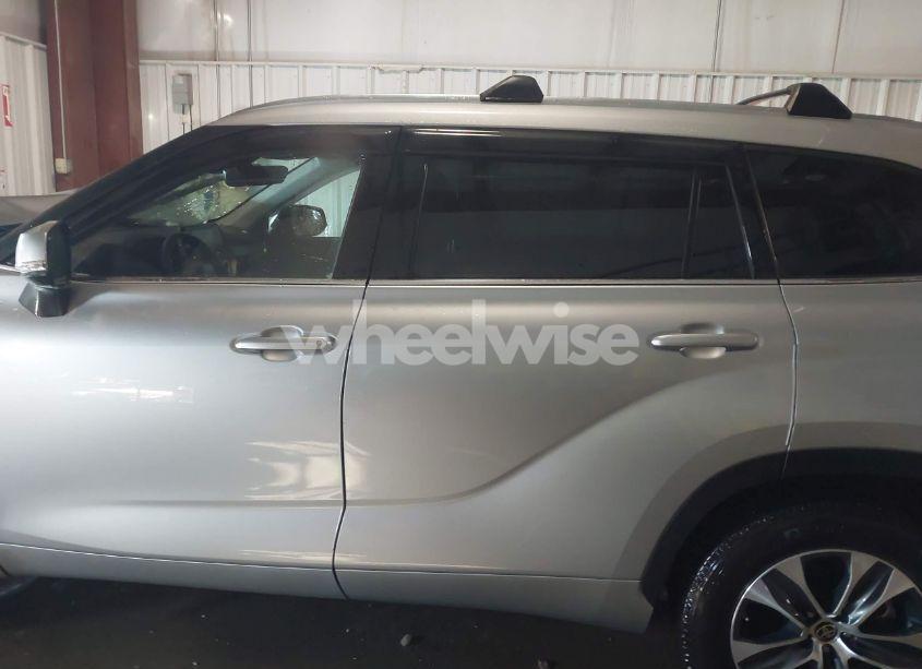 Photo 15 of 2021 Toyota Highlander XLE (VIN 5TDGZRBH1MS150083)