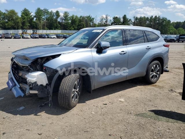 Photo 10 of 2022 TOYOTA HIGHLANDER XLE (VIN 5TDGZRBH1NS172196)