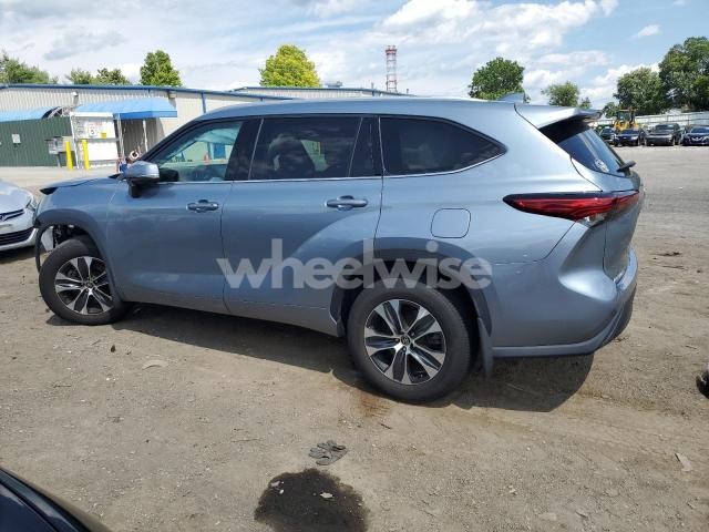 Photo 8 of 2022 TOYOTA HIGHLANDER XLE (VIN 5TDGZRBH1NS172196)