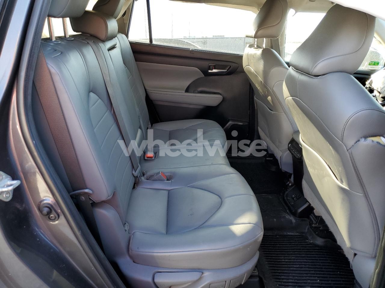 Photo 11 of 2022 TOYOTA HIGHLANDER XLE (VIN 5TDGZRBH1NS206265)