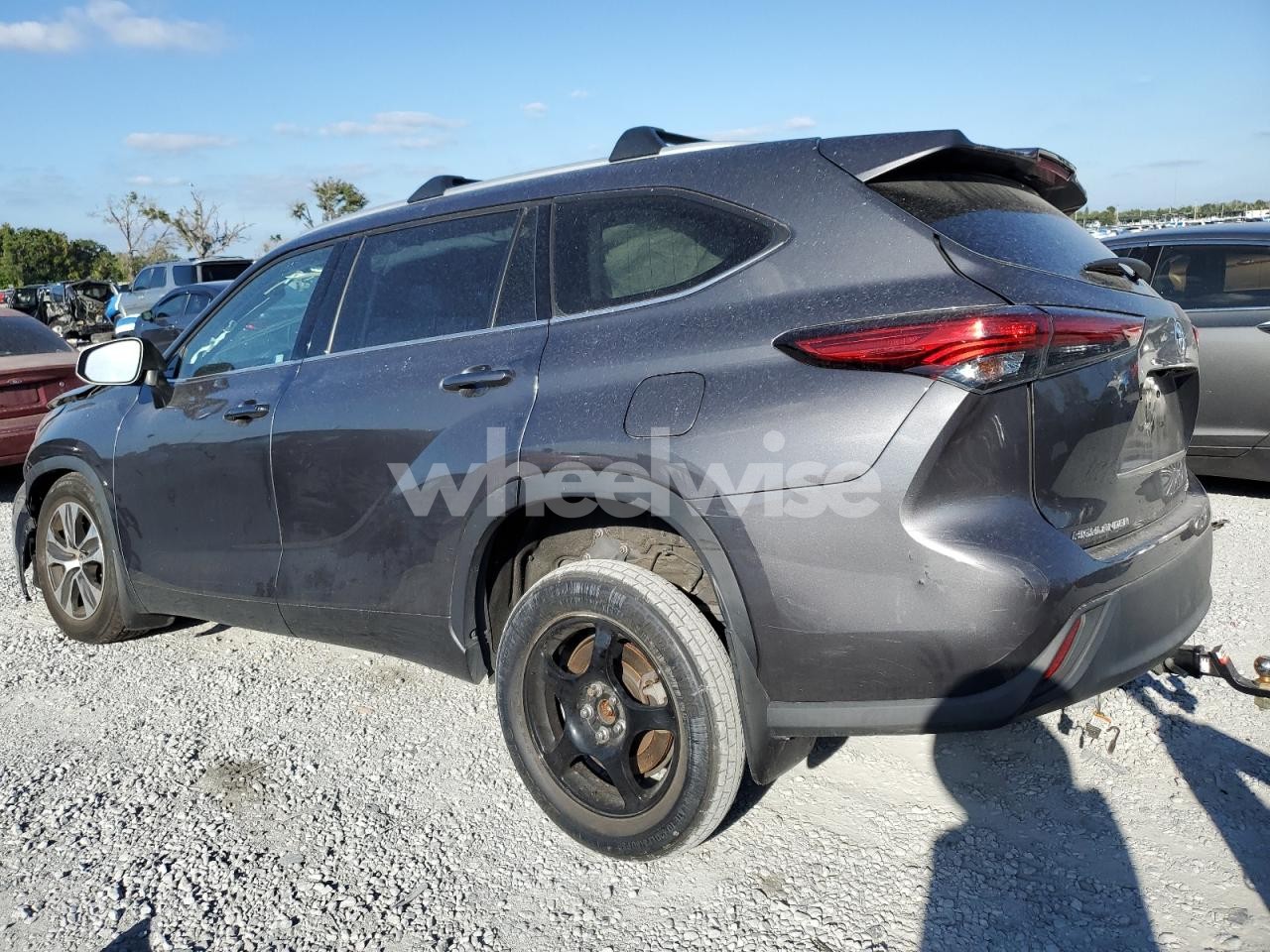 Photo 2 of 2022 TOYOTA HIGHLANDER XLE (VIN 5TDGZRBH1NS206265)