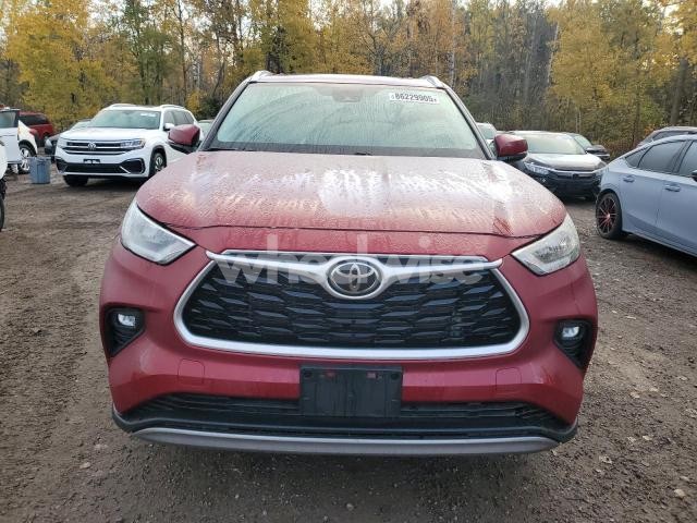 Photo 2 of 2022 TOYOTA HIGHLANDER XLE (VIN 5TDGZRBH1NS562277)
