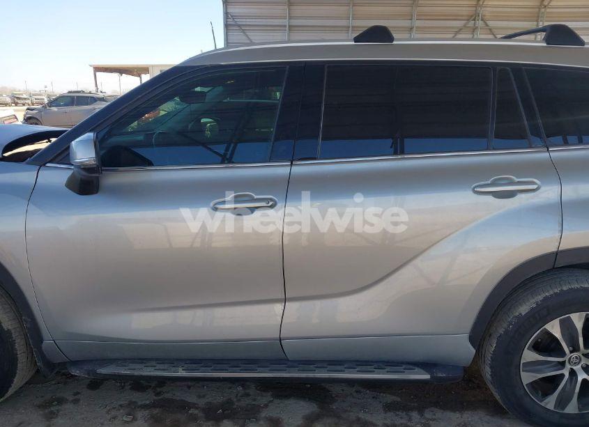 Photo 14 of 2022 Toyota Highlander XLE (VIN 5TDGZRBH1NS568368)