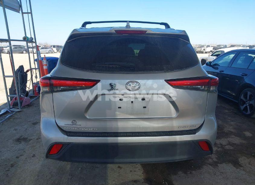 Photo 16 of 2022 Toyota Highlander XLE (VIN 5TDGZRBH1NS568368)