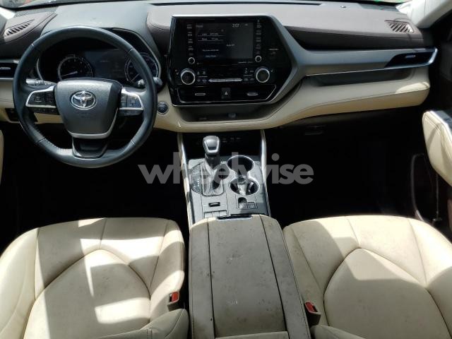 Photo 14 of 2022 TOYOTA HIGHLANDER XLE (VIN 5TDGZRBH1NS570024)