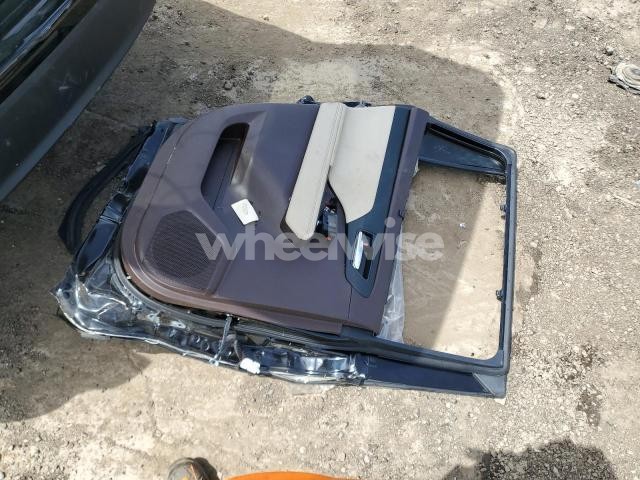 Photo 5 of 2022 TOYOTA HIGHLANDER XLE (VIN 5TDGZRBH1NS570024)