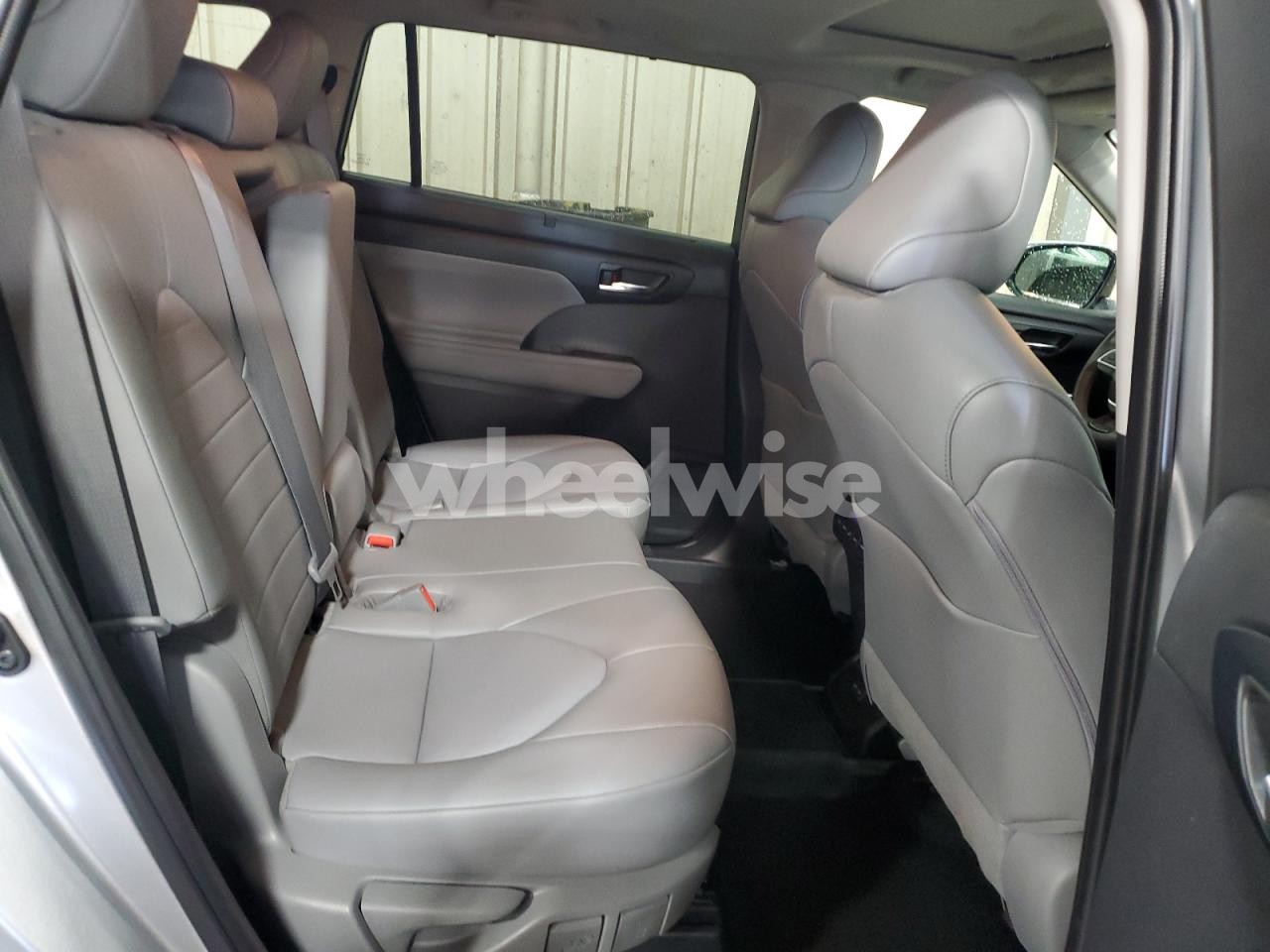 Photo 11 of 2022 TOYOTA HIGHLANDER XLE (VIN 5TDGZRBH1NS588443)