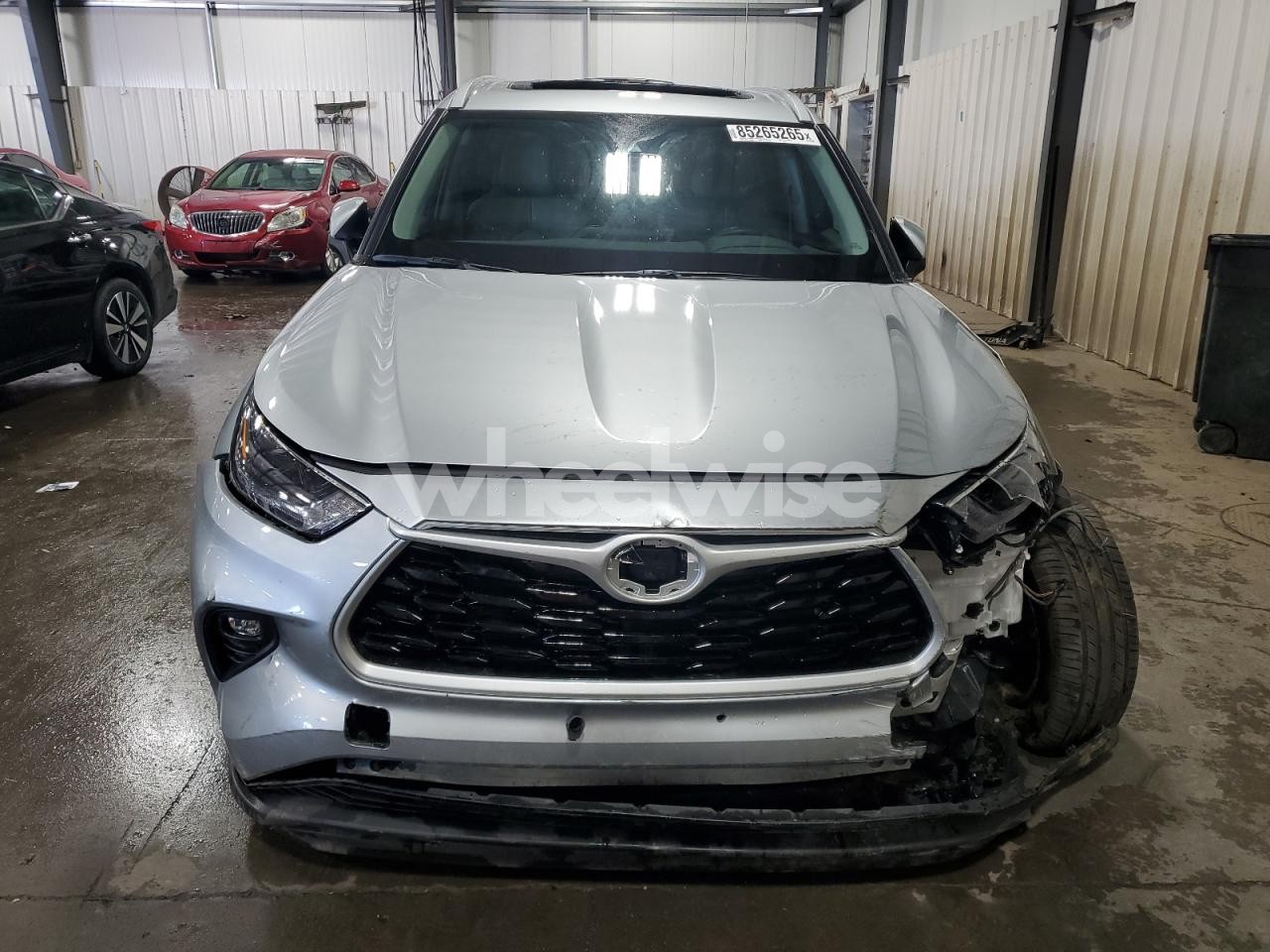 Photo 5 of 2022 TOYOTA HIGHLANDER XLE (VIN 5TDGZRBH1NS588443)