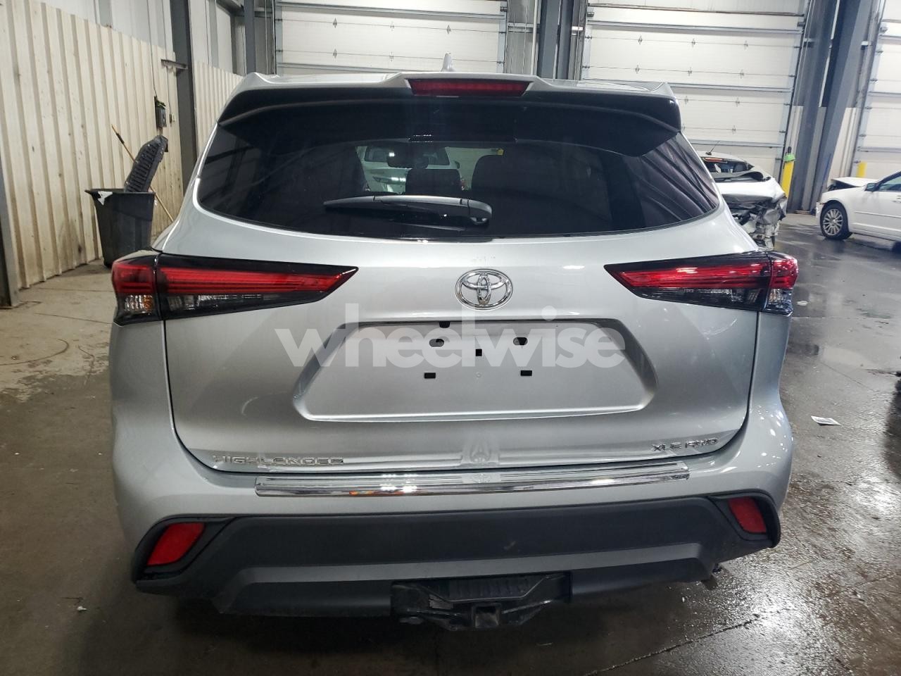 Photo 6 of 2022 TOYOTA HIGHLANDER XLE (VIN 5TDGZRBH1NS588443)