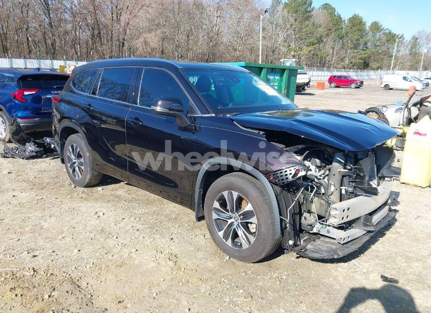 2021 Toyota Highlander XLE (VIN 5TDGZRBH2MS105170) main photo