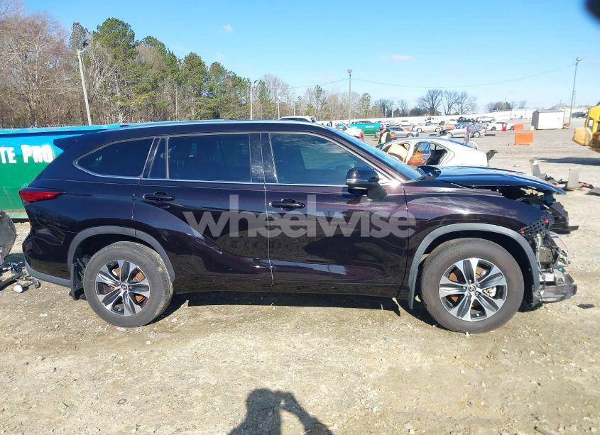 Photo 14 of 2021 Toyota Highlander XLE (VIN 5TDGZRBH2MS105170)