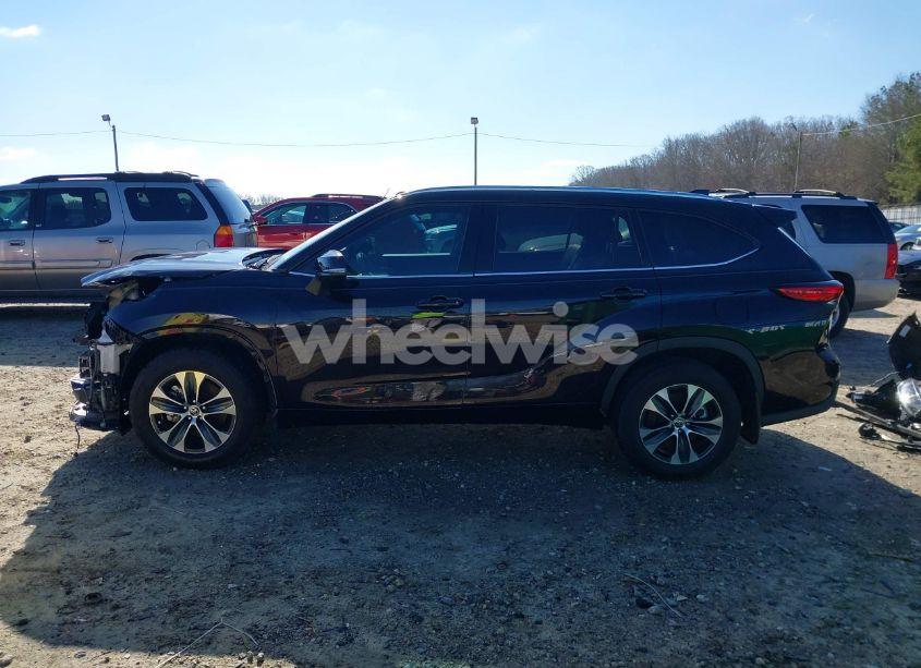 Photo 15 of 2021 Toyota Highlander XLE (VIN 5TDGZRBH2MS105170)