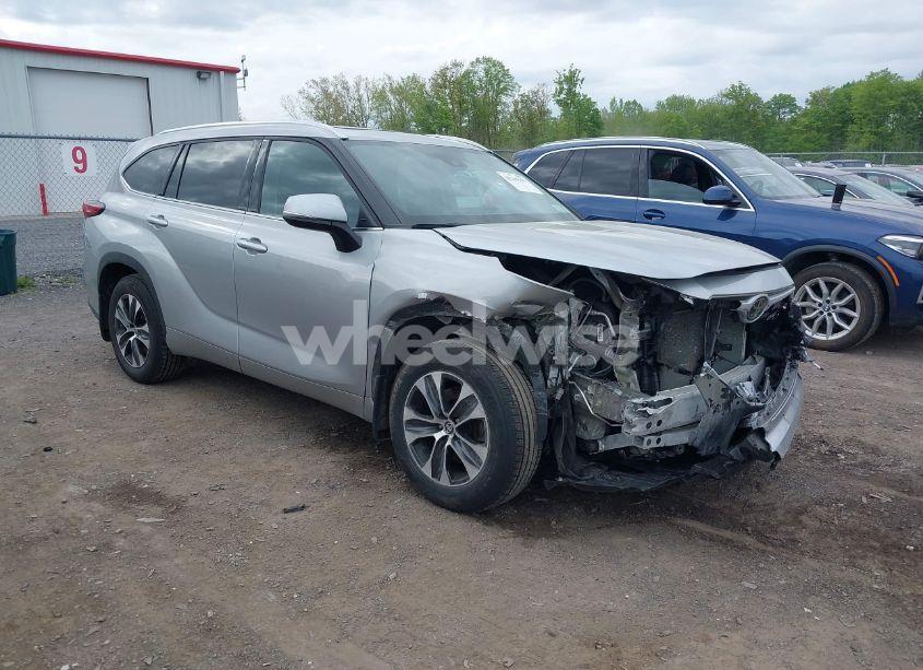 2021 Toyota Highlander XLE (VIN 5TDGZRBH2MS106593) main photo