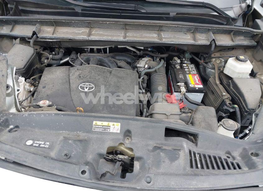 Photo 10 of 2021 Toyota Highlander XLE (VIN 5TDGZRBH2MS106593)