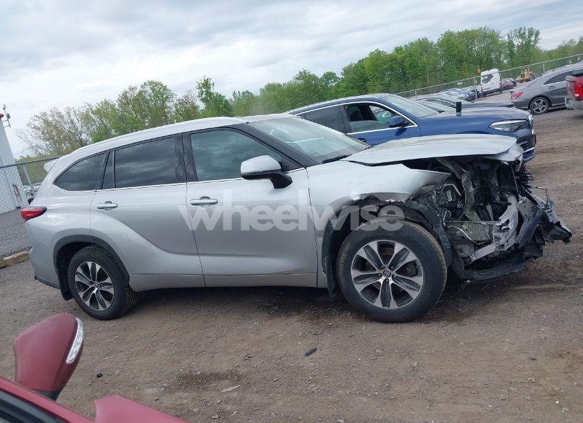 Photo 14 of 2021 Toyota Highlander XLE (VIN 5TDGZRBH2MS106593)