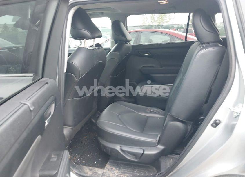 Photo 8 of 2021 Toyota Highlander XLE (VIN 5TDGZRBH2MS106593)