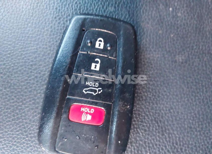 Photo 11 of 2021 Toyota Highlander XLE (VIN 5TDGZRBH2MS556826)