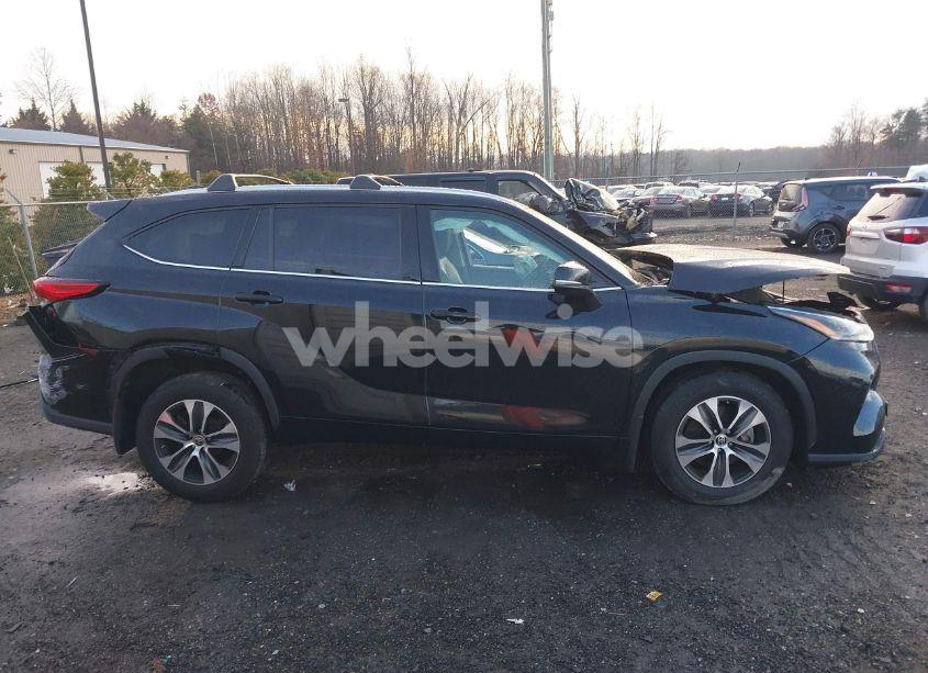Photo 13 of 2021 Toyota Highlander XLE (VIN 5TDGZRBH2MS556826)