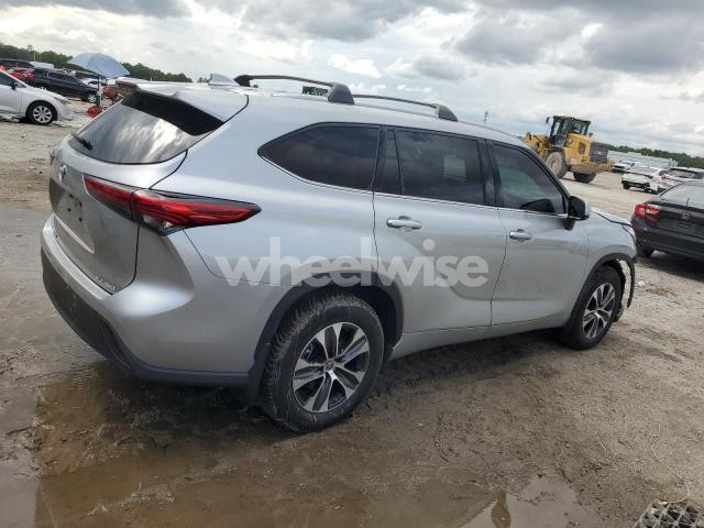 Photo 2 of 2022 TOYOTA HIGHLANDER XLE (VIN 5TDGZRBH2NS186348)
