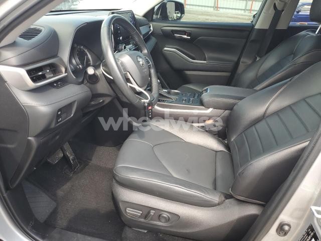 Photo 3 of 2022 TOYOTA HIGHLANDER XLE (VIN 5TDGZRBH2NS186348)