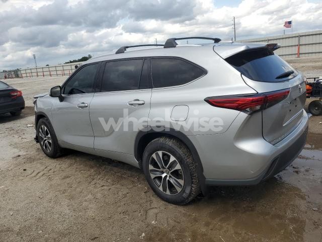 Photo 5 of 2022 TOYOTA HIGHLANDER XLE (VIN 5TDGZRBH2NS186348)
