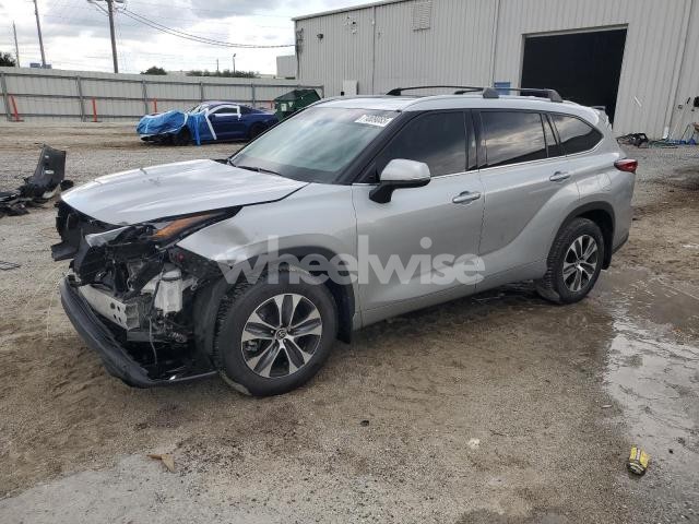 Photo 6 of 2022 TOYOTA HIGHLANDER XLE (VIN 5TDGZRBH2NS186348)