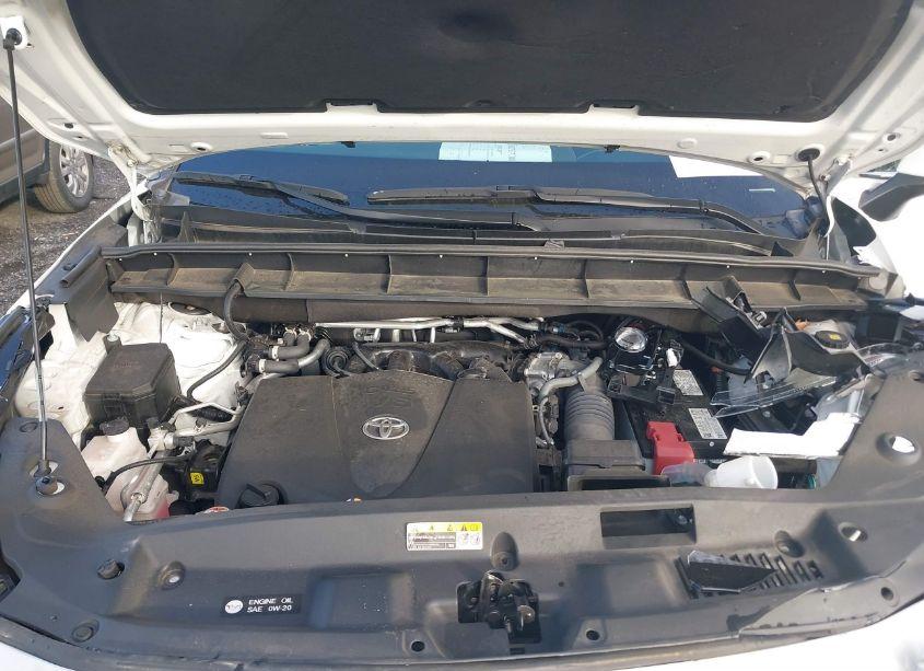 Photo 10 of 2022 Toyota Highlander XLE (VIN 5TDGZRBH2NS193025)