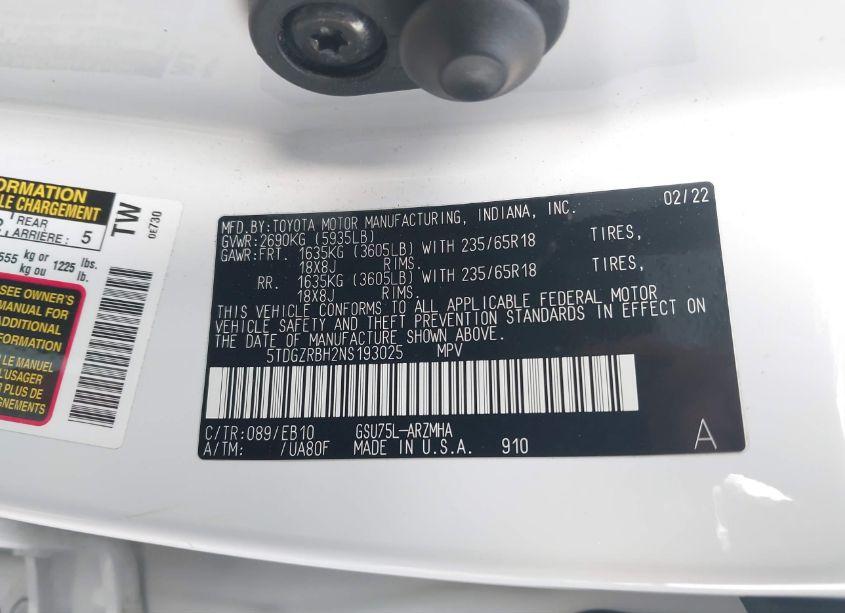 Photo 9 of 2022 Toyota Highlander XLE (VIN 5TDGZRBH2NS193025)