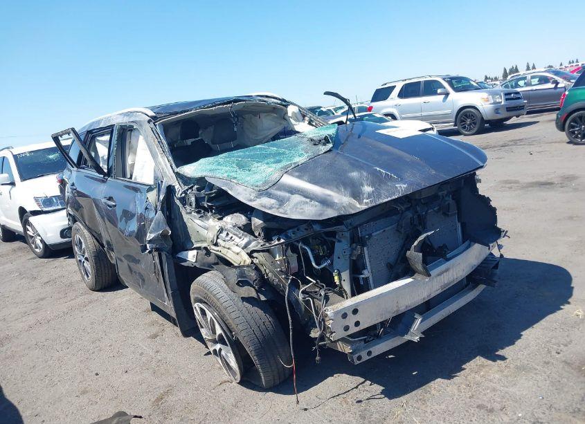 2022 Toyota Highlander XLE (VIN 5TDGZRBH2NS224306) main photo