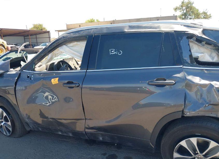 Photo 14 of 2022 Toyota Highlander XLE (VIN 5TDGZRBH2NS224306)