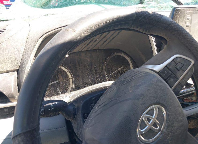 Photo 15 of 2022 Toyota Highlander XLE (VIN 5TDGZRBH2NS224306)