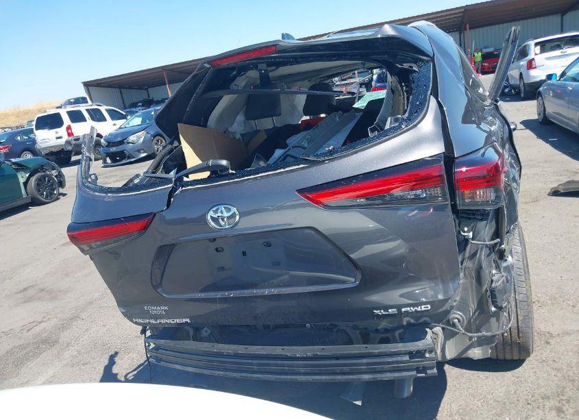 Photo 16 of 2022 Toyota Highlander XLE (VIN 5TDGZRBH2NS224306)
