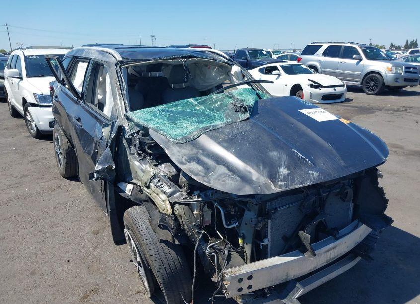 Photo 6 of 2022 Toyota Highlander XLE (VIN 5TDGZRBH2NS224306)