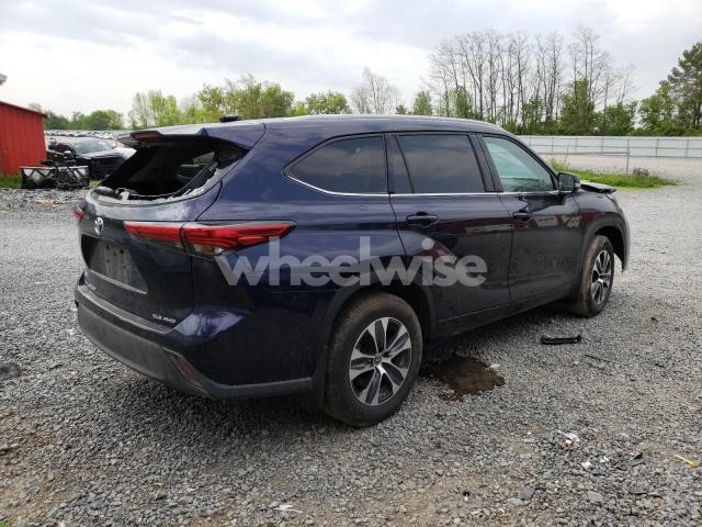 Photo 3 of 2022 TOYOTA HIGHLANDER XLE (VIN 5TDGZRBH2NS247164)
