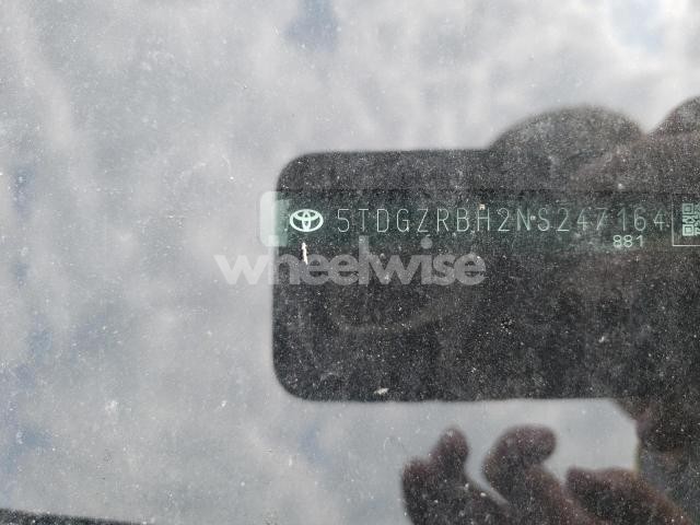 Photo 4 of 2022 TOYOTA HIGHLANDER XLE (VIN 5TDGZRBH2NS247164)