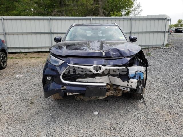 Photo 5 of 2022 TOYOTA HIGHLANDER XLE (VIN 5TDGZRBH2NS247164)